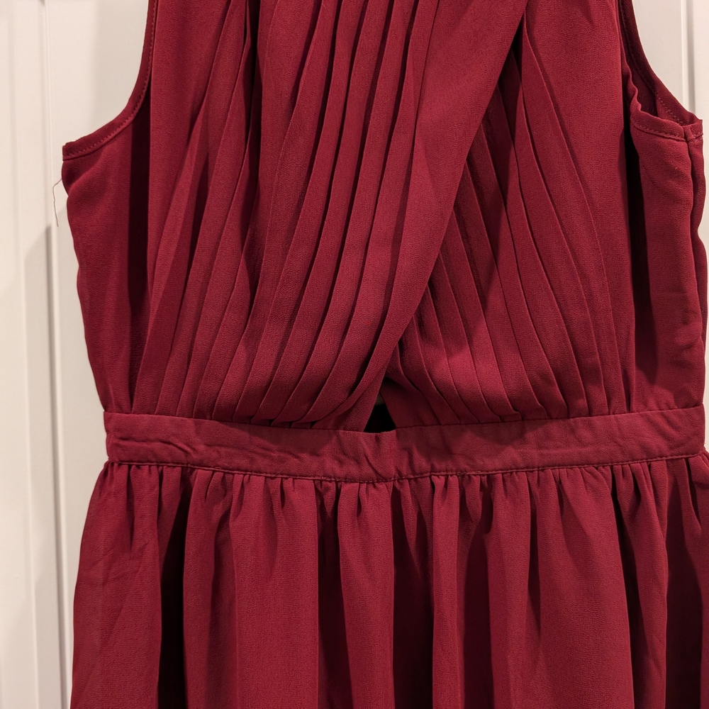 Elegant Burgundy Dress - Picture 3 of 7